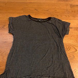 Black and gray stripped tee